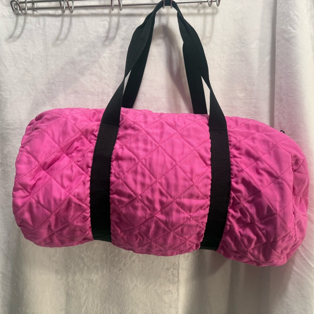 Bloomingdale's Black and Pink Quilted Travel Bag - Picture 3 of 7